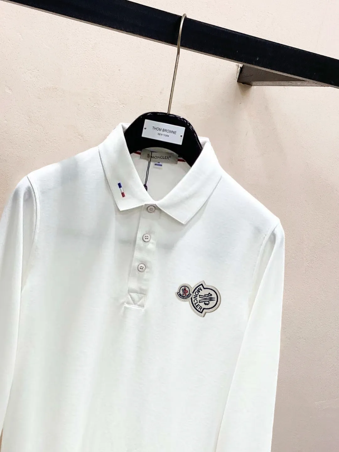 New Arrival Polo ！Classic ，Premium ！ ， ，Quality / ， ！ 100% ， ，Breathable ， ！ Classic LOGO ， ，LOGO ， ， Classic ！ ， ， LOW ， Versatile Polo ！ ：Black White Blue Size：M-3XL